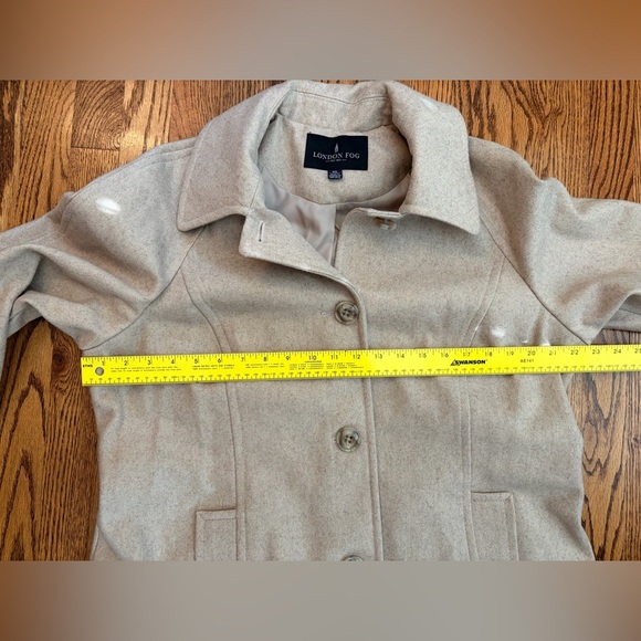 London Fog Wool Blend Mid Length Pea Coat Women’s Size XL
Color: Oatmeal Tan - Picture 9 of 10